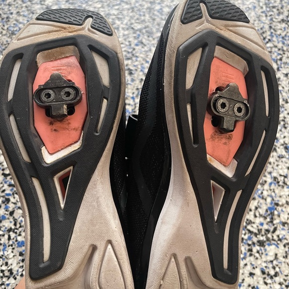 New Balance Cycling Shoes - Picture 3 of 3